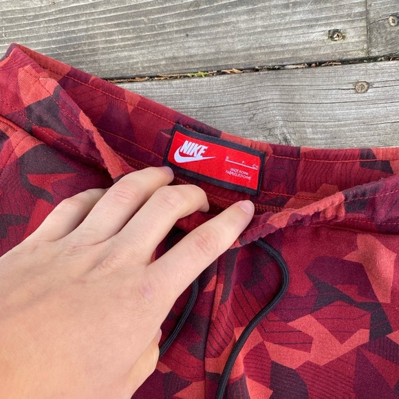 Nike Tech Fleece Sportswear Red Camouflage Sweatpants Red Small - Picture 4 of 6